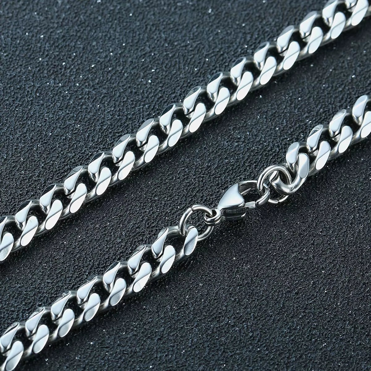 Stunning Cuban Chain Necklace - Unisex Stainless Steel Curb Link Choker in Vintage Gold Finish